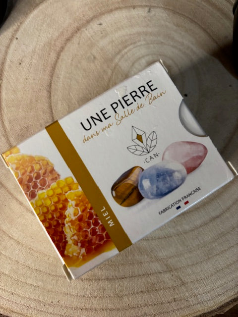 Savon Miel avec une Pierre au Centre